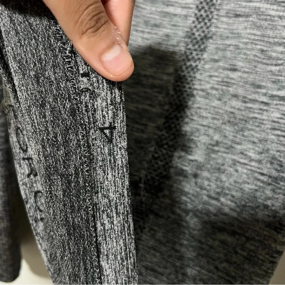 Lululemon Swiftly Tech Long Sleeve Crew Black / White (Grey Ombre) Size 4 - Picture 8 of 12